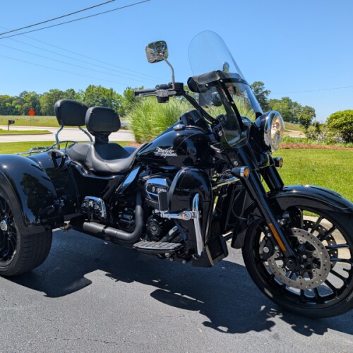 2023 Harley-Davidson® Freewheeler® Vivid Black thumb 3