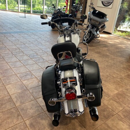  2009 Harley-Davidson® Road King® Classic thumb 1