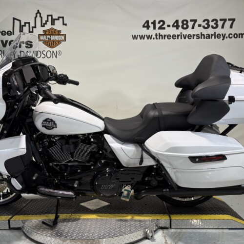 2026 Harley-Davidson® Street Glide Limited White Onyx Pearl Black Trim thumb 0