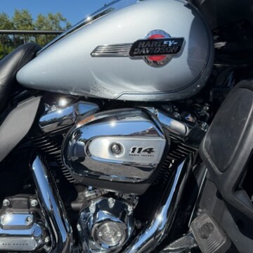2023 Harley-Davidson® Tri Glide® Ultra FLHTCUTG thumb 3