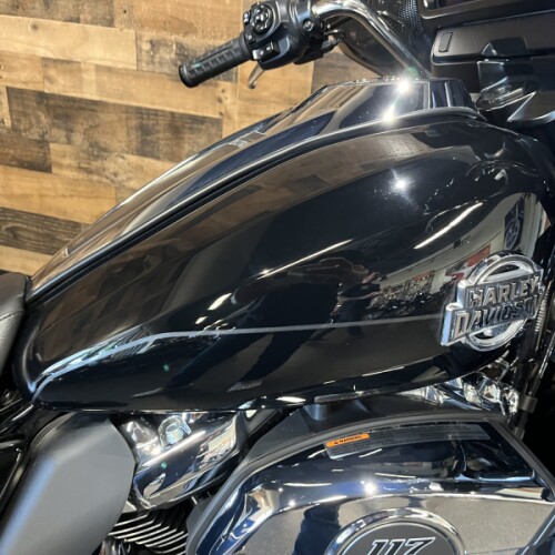 2025 Harley-Davidson® Street Glide® Ultra Vivid Black FLHXU thumb 0