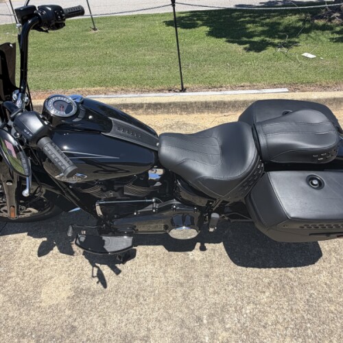 2026 Harley-Davidson® Heritage Classic® VIVID BLACK/BLK TRIM thumb 0