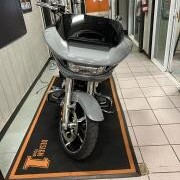 2026 Harley-Davidson® Road Glide® Dark Billiard Gray Chrome Trim thumb 2