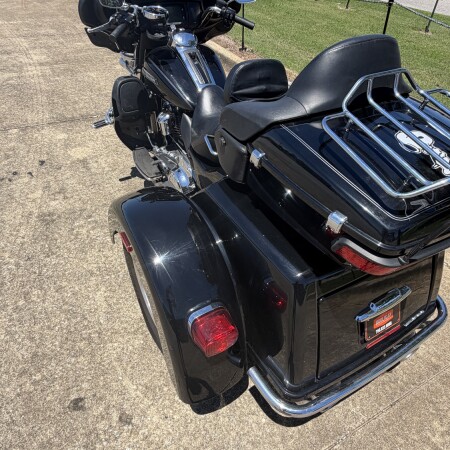2017 Harley-Davidson® Tri Glide® Ultra | Pre-Owned Harley-Davidson® Trike thumb 1