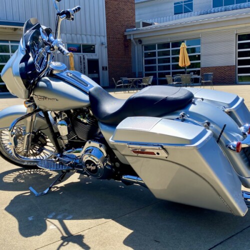 2010 Harley-Davidson Street Glide Brilliant Silver thumb 2