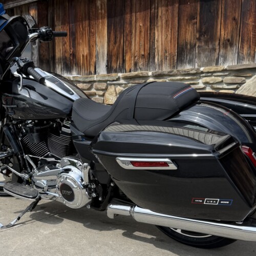 2026 Harley-Davidson® Street Glide® Midnight Ember Chrome Trim thumb 0