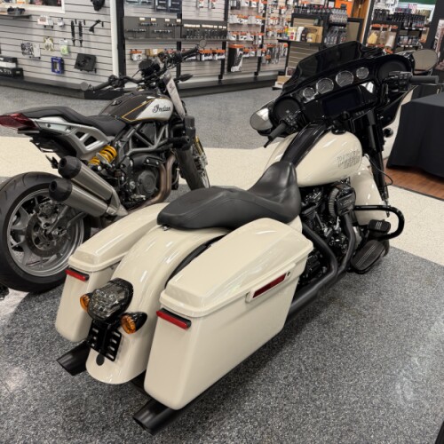 2023 Harley-Davidson® Street Glide® Special WHITE SAND PEARL thumb 2