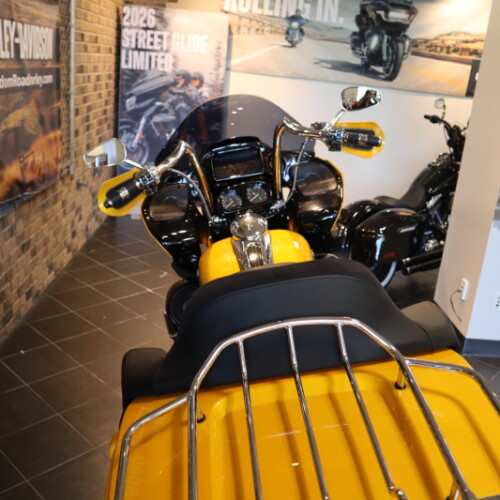 2022 CVO™ Road Glide® Limited (FLTRKSE) thumb 2