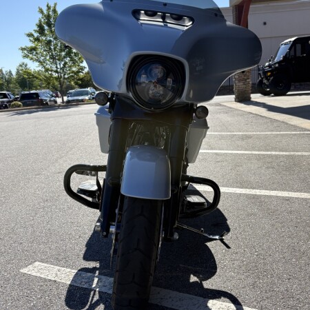 2023 Street Glide Special Atlas Silver Black trim thumb 3