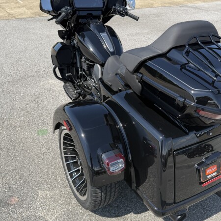 2026 Harley-Davidson® Street Glide 3 Limited VIVID BLACK/BLK TRIM thumb 1