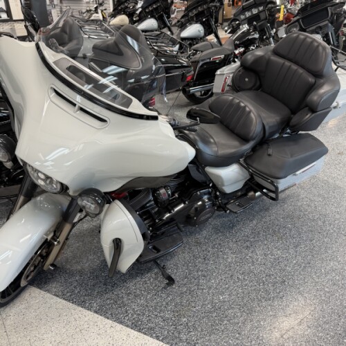 2020 Harley-Davidson® CVO™ Limited Sand Dune thumb 3
