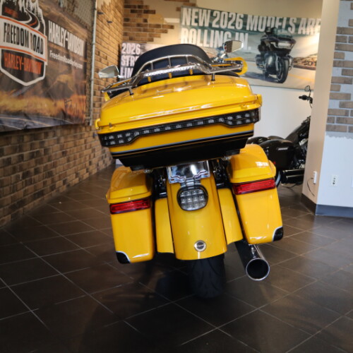2022 CVO™ Road Glide® Limited (FLTRKSE) thumb 3