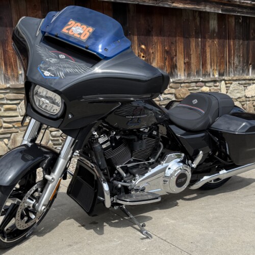 2026 Harley-Davidson® Street Glide® Midnight Ember Chrome Trim thumb 2