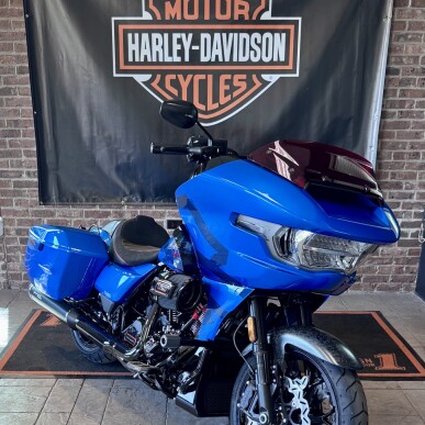 2026 Harley-Davidson® CVO Road Glide ST Electric Coast thumb 3