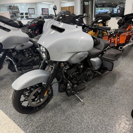 2023 Harley-Davidson® Street Glide® Special Atlas Silver Metallic - Black Finish thumb 3