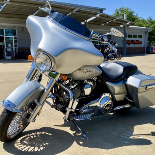 2010 Harley-Davidson Street Glide Brilliant Silver thumb 3