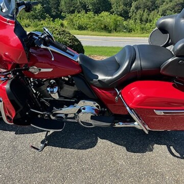 2023 Harley-Davidson® Ultra Limited Redline Red thumb 3