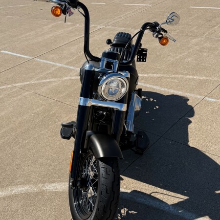 2021 Harley-Davidson® Softail Slim® River Rock Gray Denim/Black Denim thumb 2