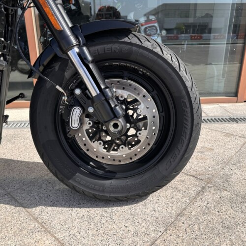 2021 Harley-Davidson® Fat Bob® 114 Vivid Black thumb 3