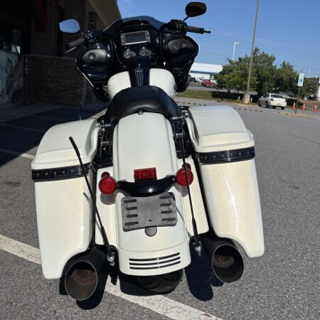 2018 Road Glide Special Bonneville Salt Pearl thumb 1