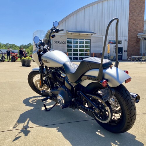 2020 Harley-Davidson Street Bob Barracuda Silver Denim thumb 2