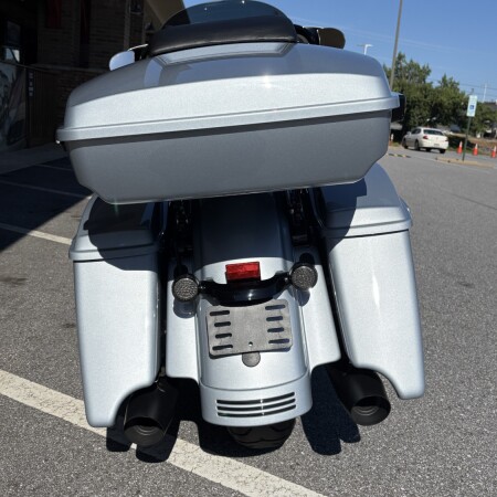 2023 Street Glide Special Atlas Silver Black trim thumb 1