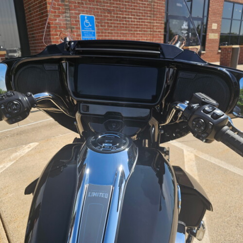 2026 Harley-Davidson® Street Glide 3 Limited Vivid Black Chrome Trim thumb 0