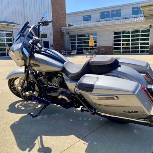 2023 Harley-Davidson CVO Street Glide Dark Platinum w/Pinstripe thumb 2