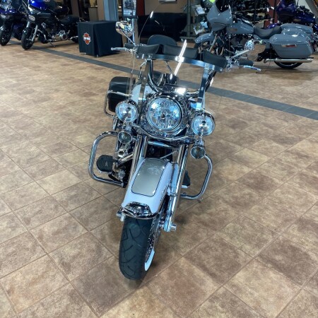  2009 Harley-Davidson® Road King® Classic thumb 2