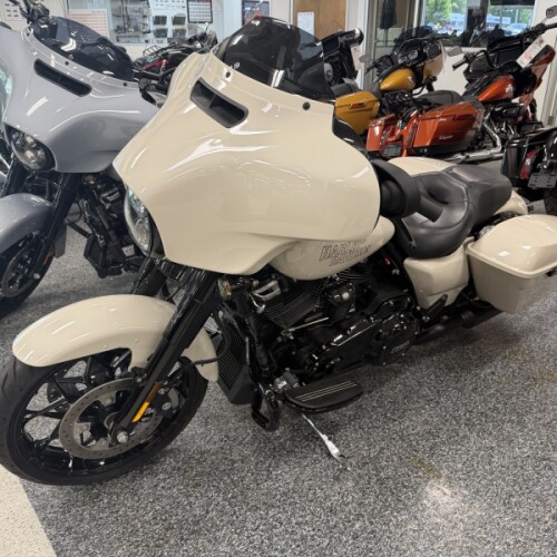 2023 Harley-Davidson® Street Glide® Special WHITE SAND PEARL thumb 3