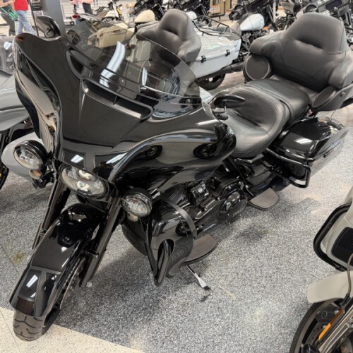 2022 Harley-Davidson® Ultra Limited Vivid Black - Black Finish thumb 3