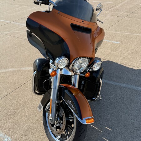 2016 Harley-Davidson® Ultra Limited Low Two-Tone Amber Whiskey/Vivid Black thumb 2