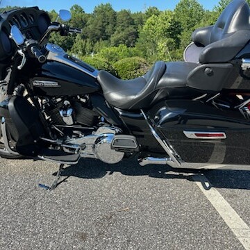 2019 Harley-Davidson® Electra Glide® Ultra Classic® Vivid Black thumb 3