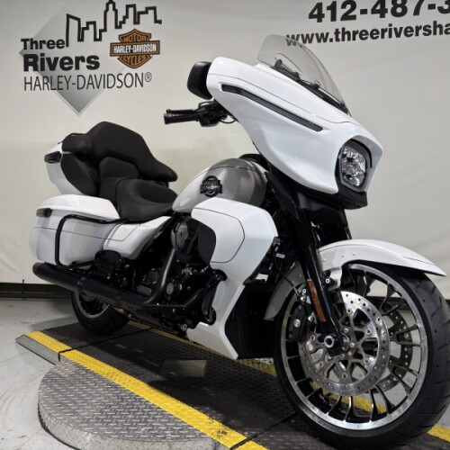 2026 Harley-Davidson® Street Glide Limited White Onyx Pearl Black Trim thumb 2