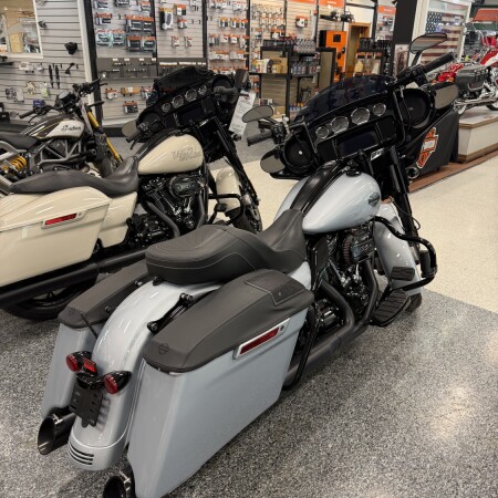 2023 Harley-Davidson® Street Glide® Special Atlas Silver Metallic - Black Finish thumb 2