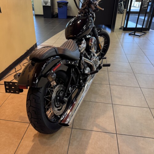 2026 Harley-Davidson® Street Bob® Vivid Black Chrome Laced Wheels thumb 0