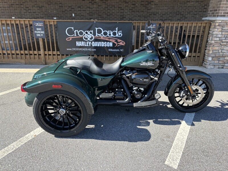 2024 Harley-Davidson® Freewheeler® Alpine Green / Vivid Black