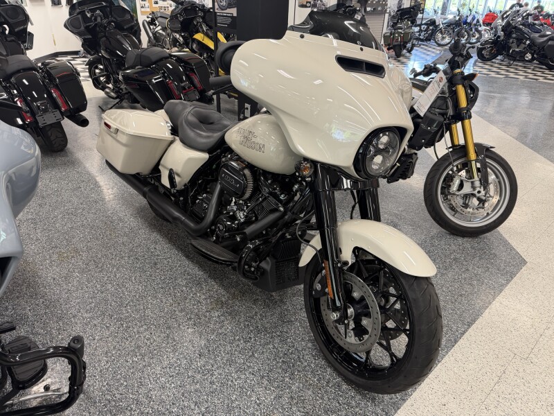 2023 Harley-Davidson® Street Glide® Special WHITE SAND PEARL