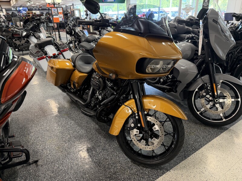 2023 Harley-Davidson® Road Glide® Special Prospect Gold - Black Finish