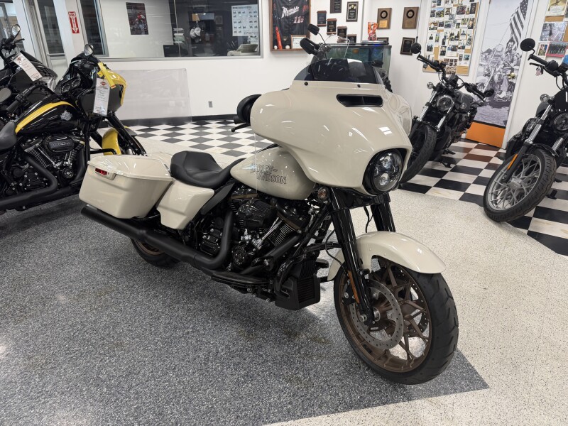 2023 Harley-Davidson® Street Glide® ST White Sand Pearl