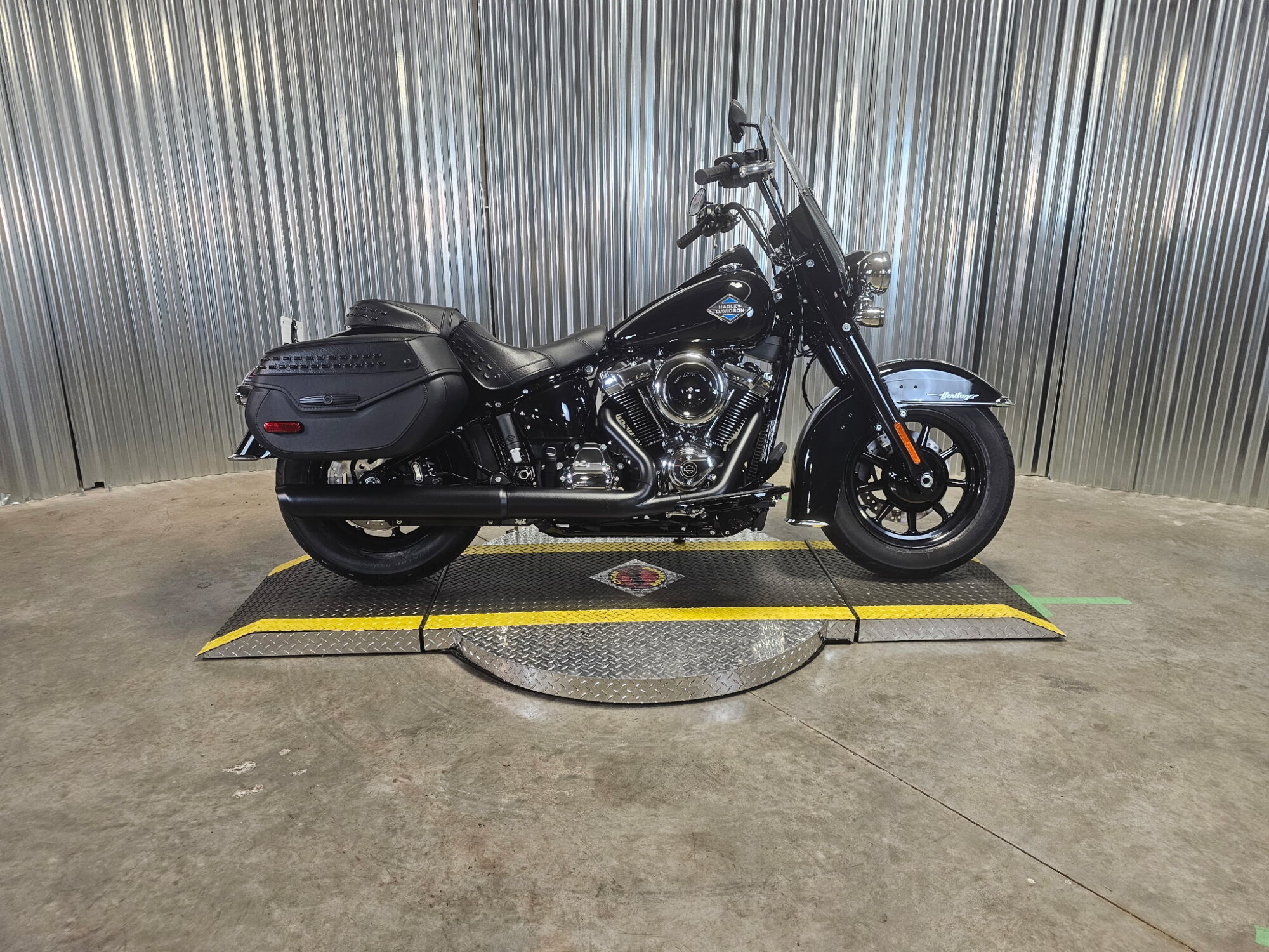 2026 Harley-Davidson® Heritage Classic Vivid Black Black Laced Wheels