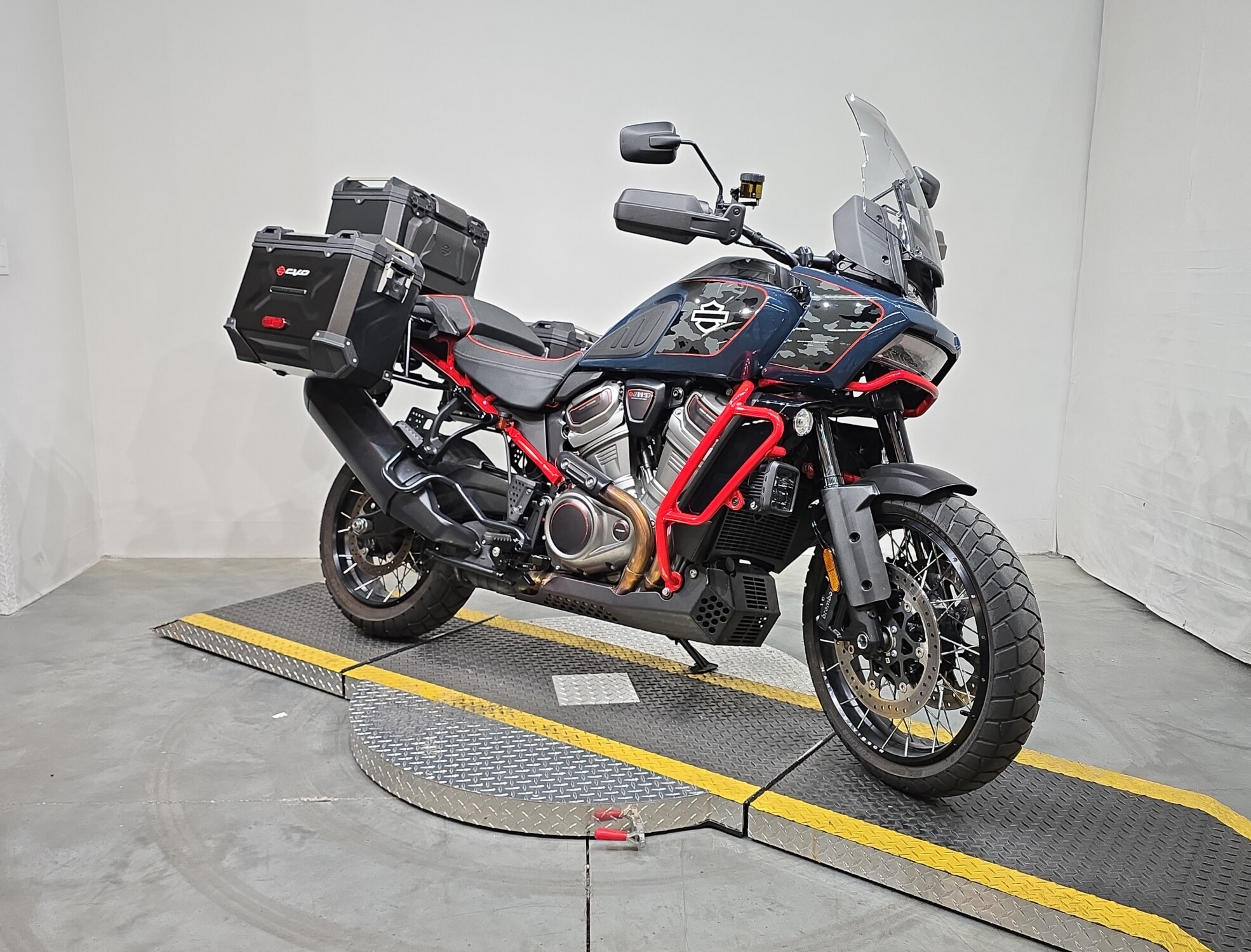 RA1250SE 2025 CVO™ Pan America®