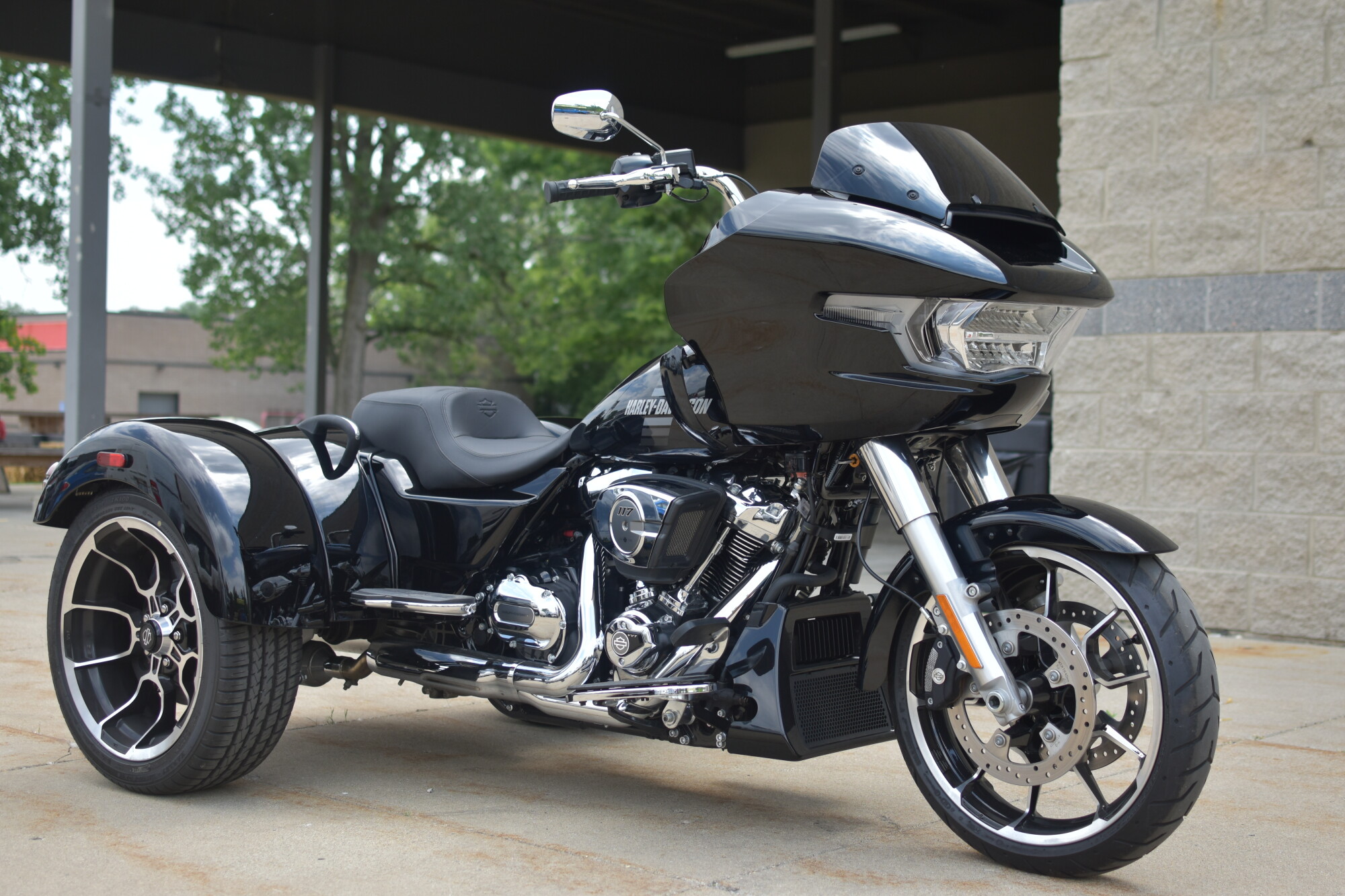 2026 Harley-Davidson® Road Glide 3 Vivid Black, photo 8