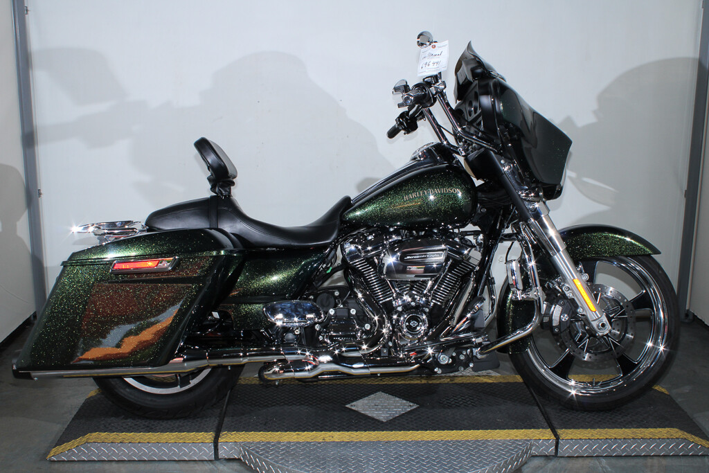 FLHX 2018 Street Glide®