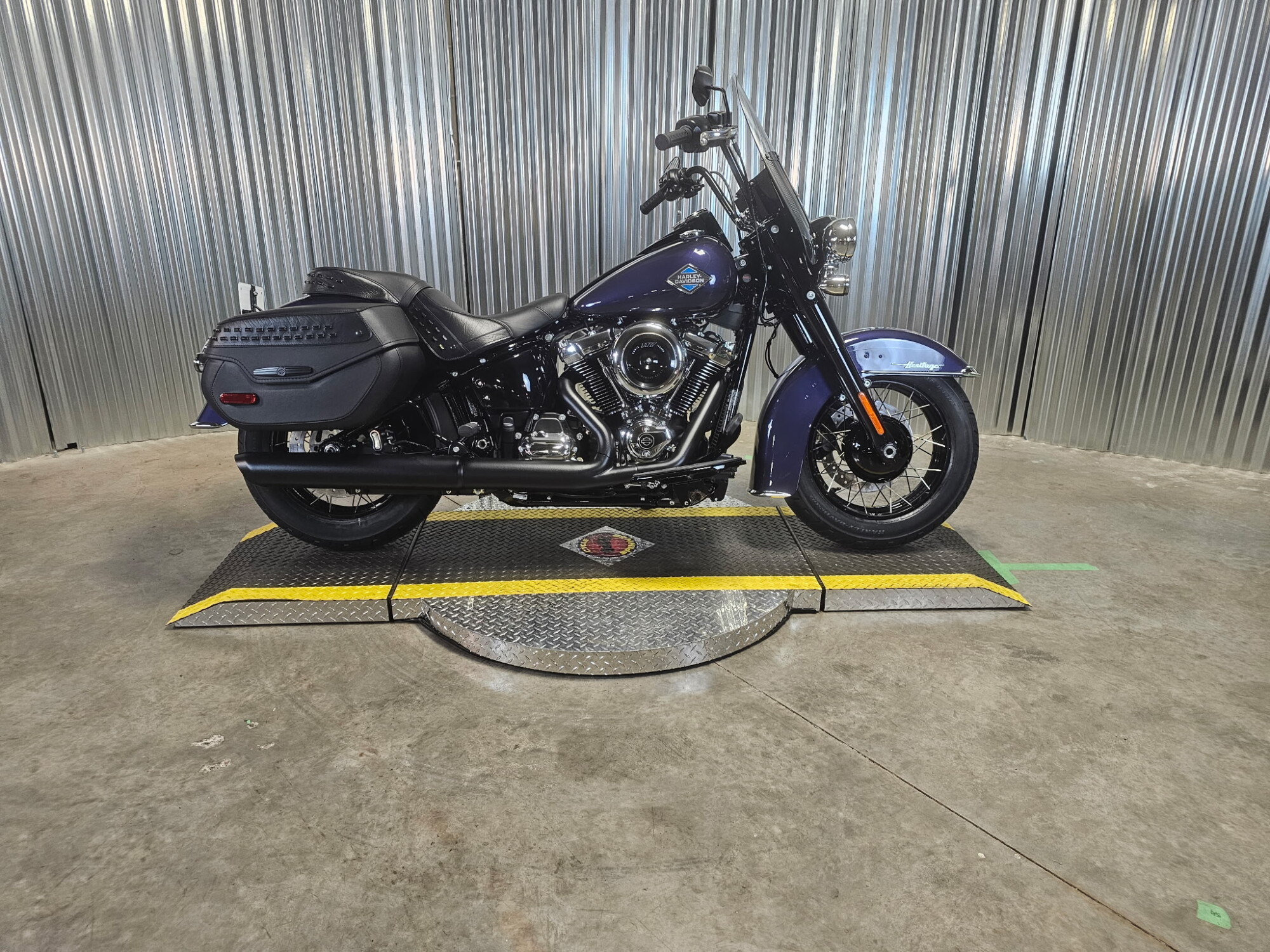 2026 Harley-Davidson® Heritage Classic Purple Abyss Black Cast Wheels