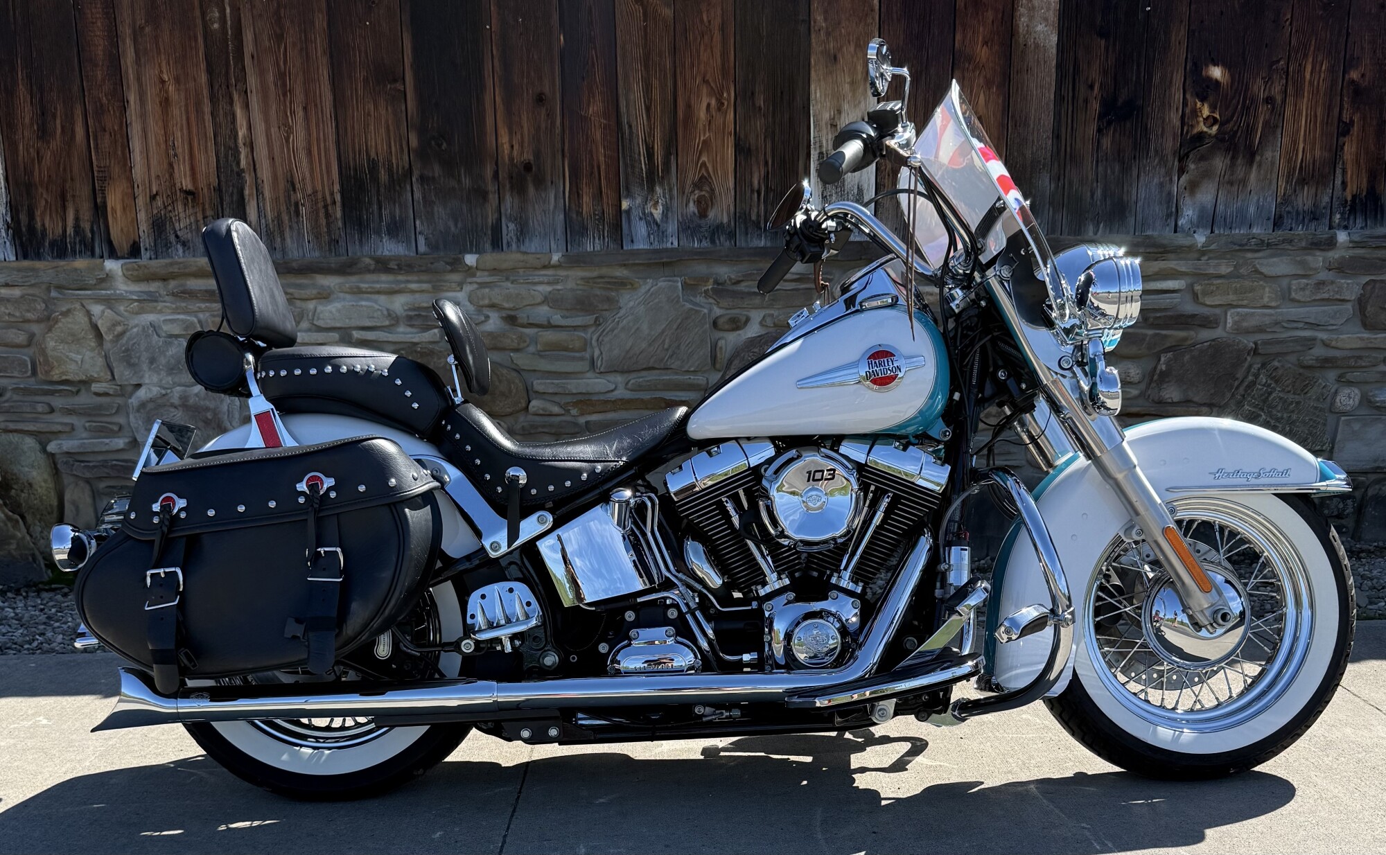 2016 Harley-Davidson® Heritage Softail® Classic Two-Tone Crushed Ice Pearl/Frosted Teal Pearl