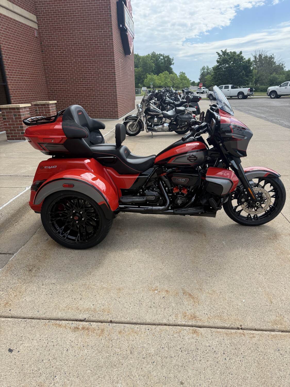 2026 Harley-Davidson® CVO Street Glide 3 Limited Citrus Heat CVO Tri-Tone