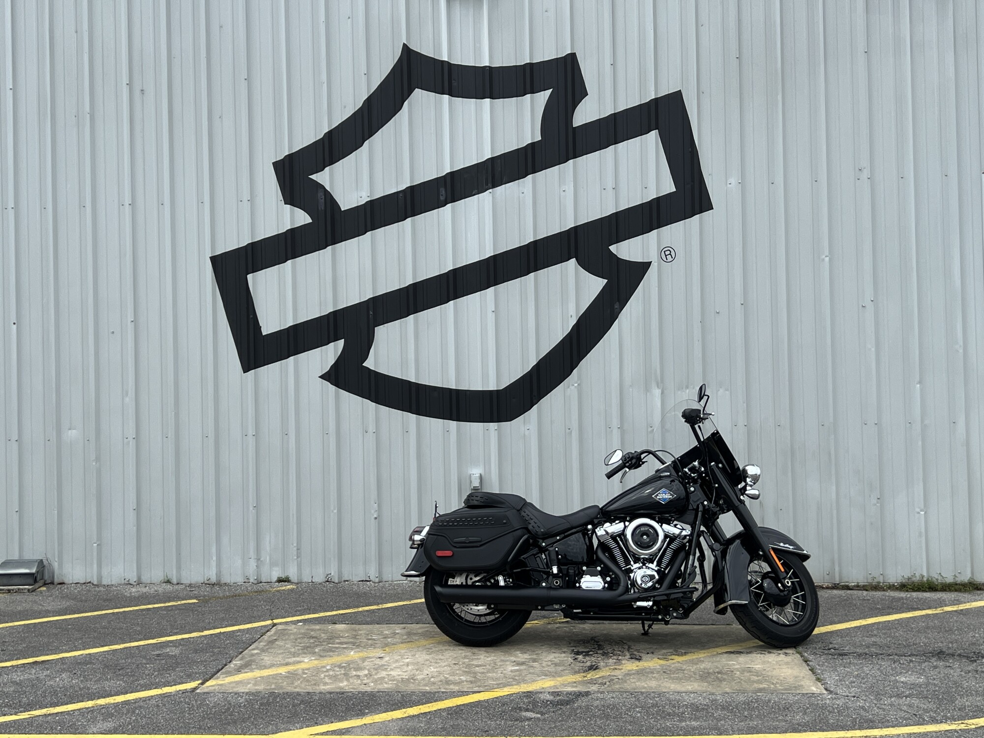 2025 Harley-Davidson® Heritage Classic Vivid Black w/Laced Wheels