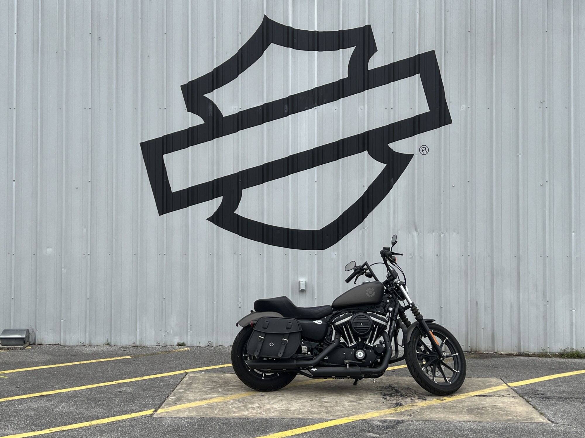2021 Harley-Davidson® Iron 883™ River Rock Gray Denim