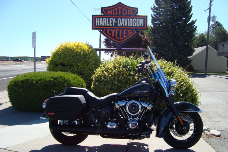 2026 Harley-Davidson® Heritage Classic Midnight Ember w/Laced Wheels